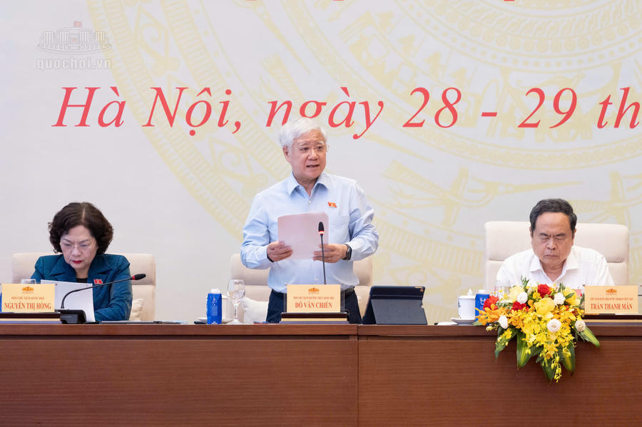 Phó Chủ tịch Thường trực Quốc hội Đỗ Văn Chiến phát biểu bế mạc Hội nghị. (Ảnh: quochoi.vn) 