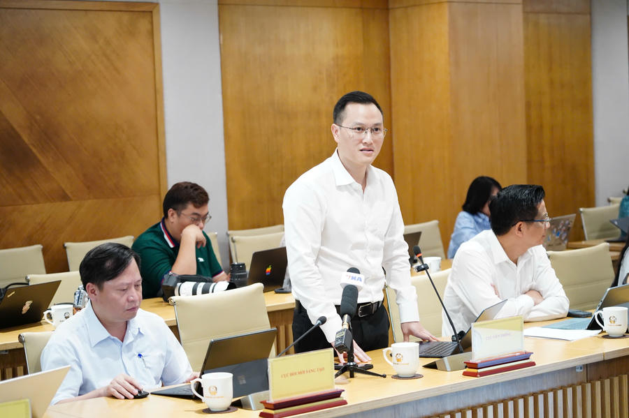 Ông Nguyễn Anh Cương Phó Cục trưởng Cục Viễn thông phát biểu tại Họp báo. (Ảnh: MST)