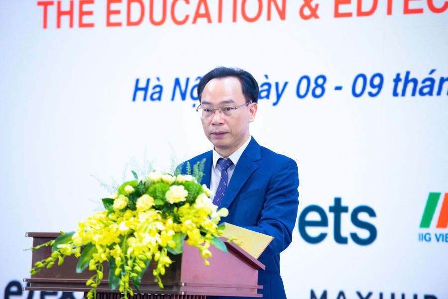 Bộ trưởng Bộ GDĐT Hoàng Minh Sơn phát biểu khai mạc Triển lãm. (Ảnh: MOET)