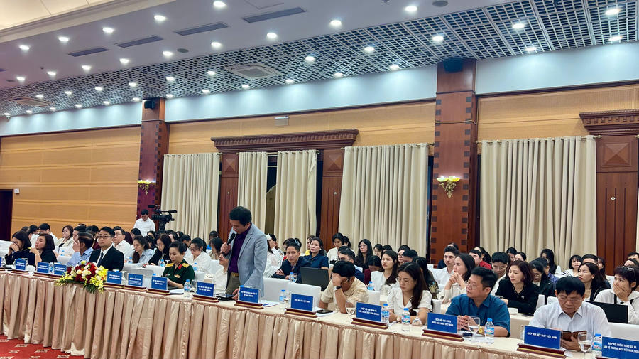 Đại diện hiệp hội, DN chia sẻ tại Diễn đàn. Ảnh: ĐT