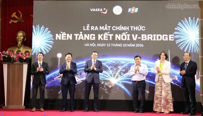 Ra mắt nền tảng V-bridge do Cục Công nghệ số và Trí tuệ nhân tạo phối hợp với Tập đoàn FPT và VASEA xây dựng. (Ảnh: MST) Ra mắt nền tảng V-bridge do Cục Công nghệ số và Trí tuệ nhân tạo phối hợp với Tập đoàn FPT và VASEA xây dựng. (Ảnh: MST)