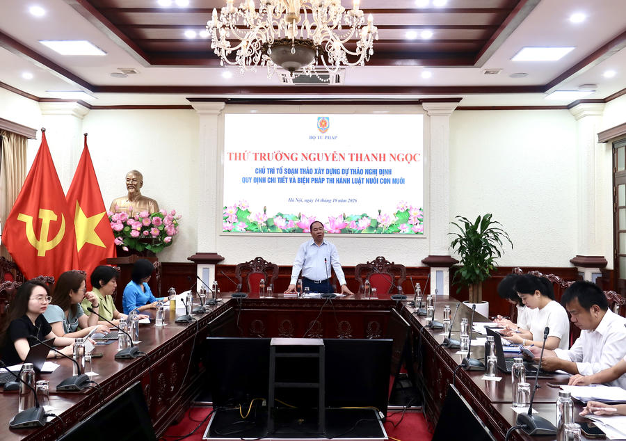 Quang cảnh cuộc họp.